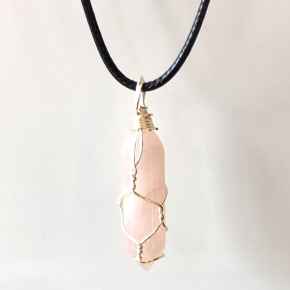 Rose Quartz Natural Gemstone Hexagonal Point Wire Wrapped Pendant Necklace - Picture 3 of 3